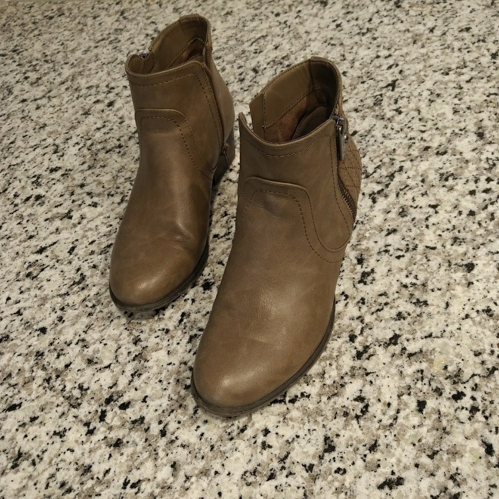 Unisa "Patsie" ankle booties